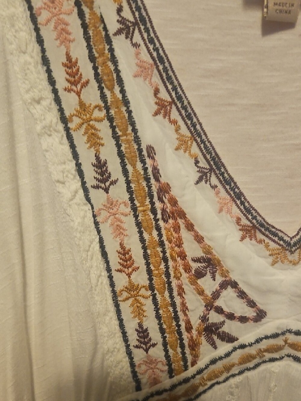 Knox Rose White V-Neck Embroidered Short Sleeve Top - Picture 3 of 6